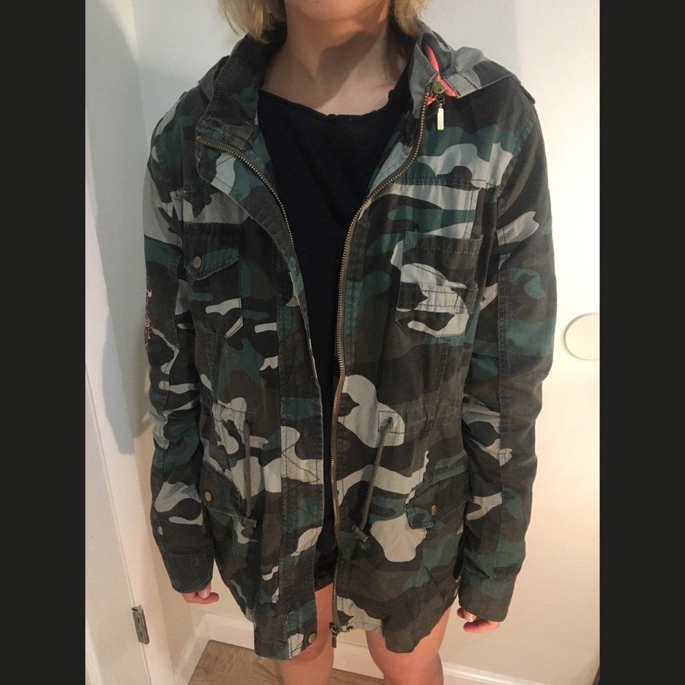 Military print parka with pink details